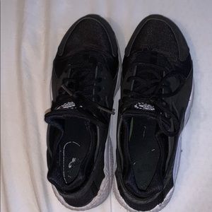 nike air huarache black & white